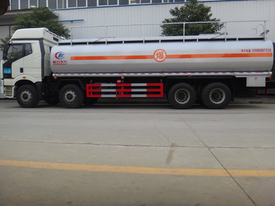解放J6-16噸油罐車 可靠耐用的公路油品運(yùn)輸專家