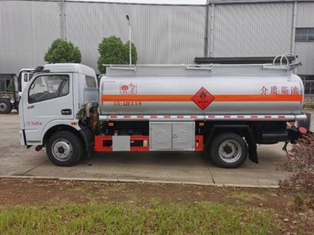 東風(fēng)八噸油罐車 多噸位選擇，分期無(wú)憂，包上戶一站式服務(wù)